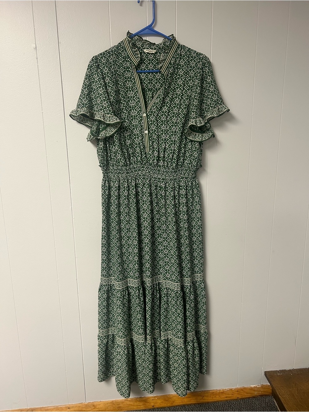 Max Studio Green Floral Tiered Maxi Dress with Contrast Trim bold green